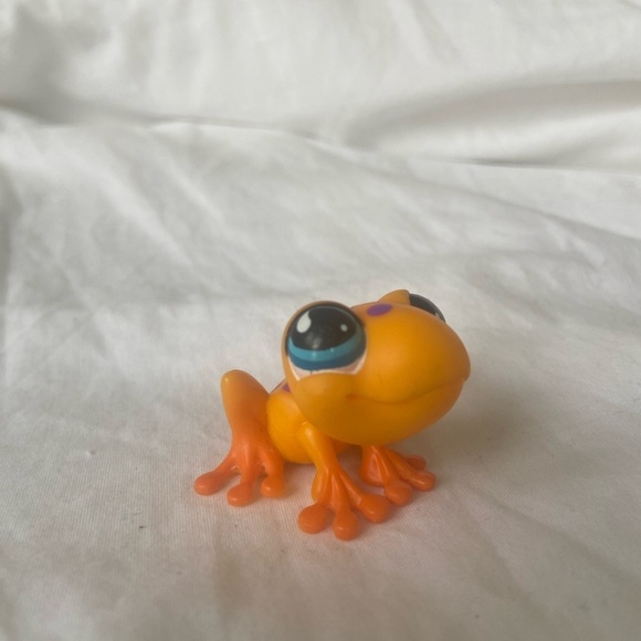 Littlest Pet Shop #874 TREE FROG Orange with Purple Spots - Picture 3 of 14
